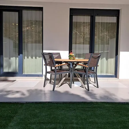 Apartment With Garden And Free Private Parking Split Exterior photo