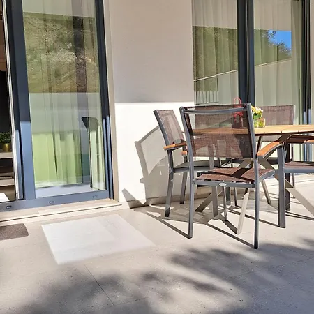 Apartment With Garden And Free Private Parking Split Exterior photo