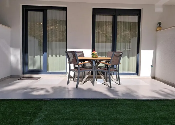Apartment With Garden And Free Private Parking